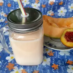 Болгарская кухня с персиками