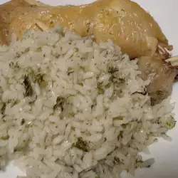Курица с белым рисом в духовке