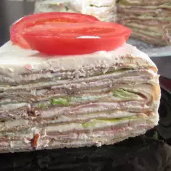 Соленый блинный торт с беконом и плавленым сыром