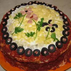 Закусочный блинный торт с украшением