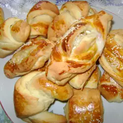 Соленое печенье со сливочным сыром и кунжутом