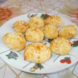 Соленое печенье с сыром и кунжутом
