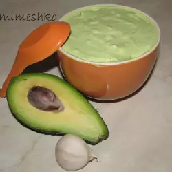Авокадо со сметаной