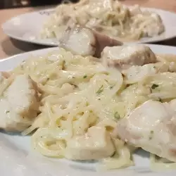 Спагетти с морским чертом и соусом