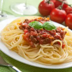 Спагетти с фаршем и базиликом
