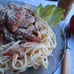 Спагетти с курицей и шпинатом