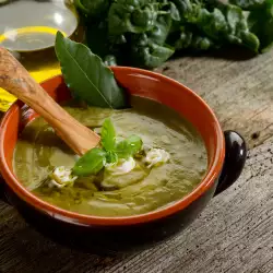 Крем-суп из шпината с крутонами