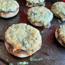 Фаршированные грибы со сливочным сыром и шпинатом