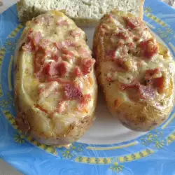 Картофель с начинкой из ветчины и сыра