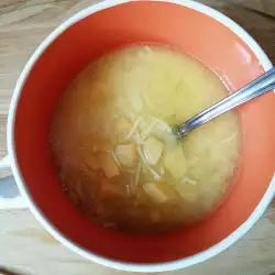 Картофельный суп с желтками