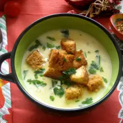 Картофельный крем-суп с плавленым сыром и крутонами
