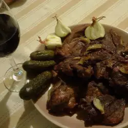 Запеченное мясо с красным вином