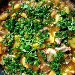 Свинина с картошкой и плавленым сырком в духовке