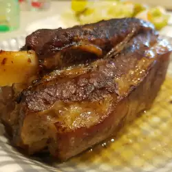 Медленно приготовленные телячьи ребрышки