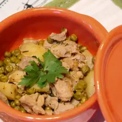 Вырезка из телятины с горошком и картофелем