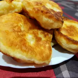 Тиганицы с молоком и дрожжами