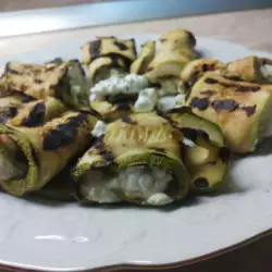 Кабачки на гриле со сливочным сыром