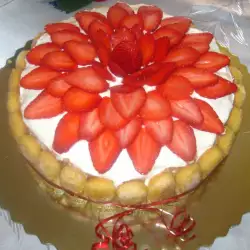 Торт с печеньем дамские пальчики, клубникой и шоколадом