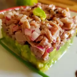 Тартар из тунца и авокадо