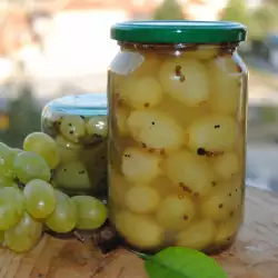 Соленье из маринованного белого винограда