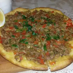 Турецкая пицца с дрожжами