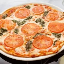 Пицца по-итальянски с помидорами