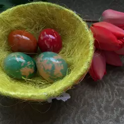 Как окрасить яйца на Пасху рисом