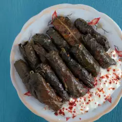 Долма с булгуром и изюмом