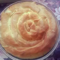 Воздушная скрученная баница на дрожжах