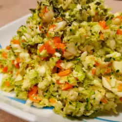 Витаминный салат из брокколи, моркови и пастернака