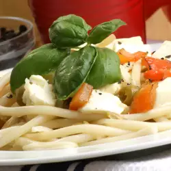 Спагетти с моцареллой