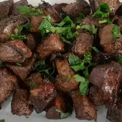 Печень тушеная с репчатым луком