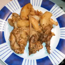 Нежная крольчатина с картошкой в духовке