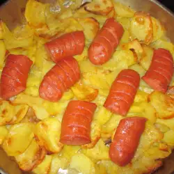 Картошка с колбасками в духовке