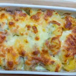 Запеканка с куриным филе и молодым картофелем