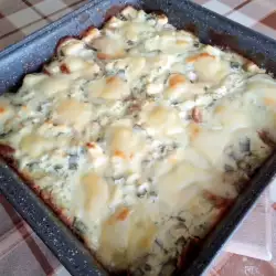Запеканка с молодым картофелем и сметаной