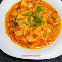 Постная свежая капуста с помидорами