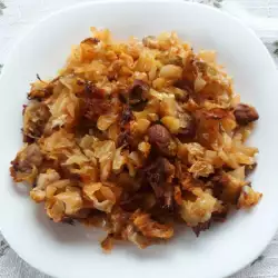 Квашеная капуста в духовке с жареным мясом