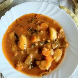 Стручковая фасоль с картофелем в кастрюле