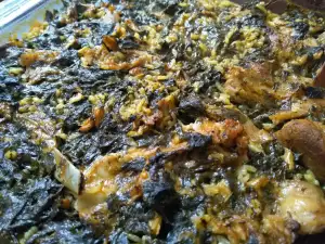 Ребрышки ягненка с рисом и шпинатом в духовке