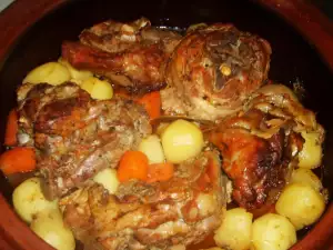 Ягнятина с молодым картофелем и морковью