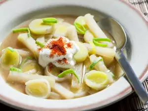 Суп из корьраби и лука-порея