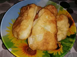 Бабушкины пончики с брынзой