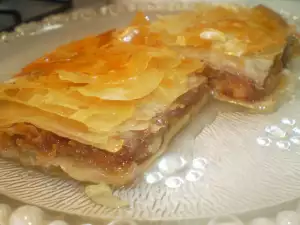 Пахлава с богатой начинкой из греческой кухни