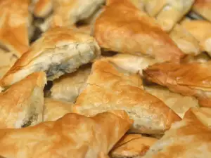 Как свернуть треугольные банички?