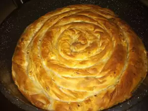 Раскатанная баница с брынзой и сыром
