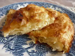 Баница с брынзой и сливочным маслом