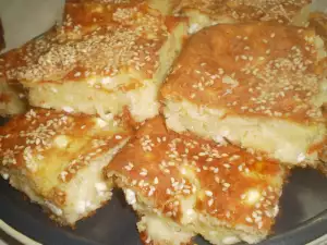 Ленивая баница с брынзой и сыром без использования листов теста