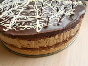 Торт из печенья с кофе и шоколадным муссом