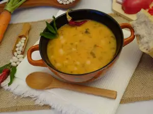 Фасолевый суп с овощами
